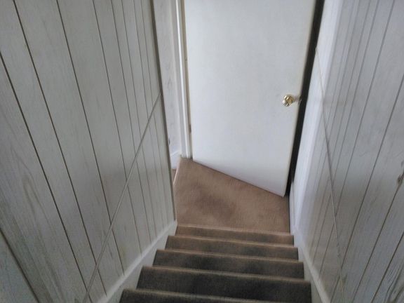 2nd image of 905 1/2 W Main St
