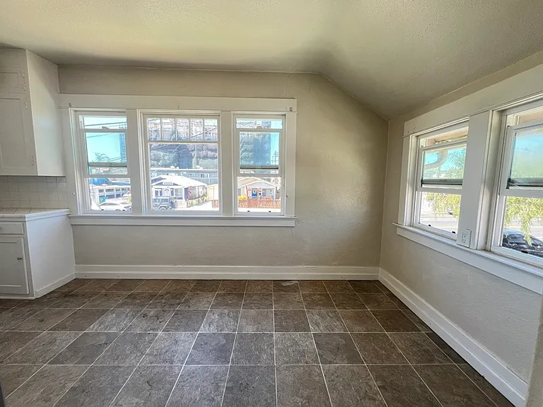2821 Lincoln Ave — Photo 4