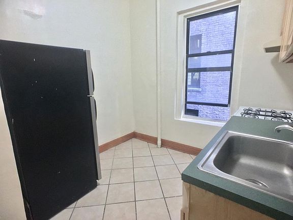 5th image of 363 Edgecombe Ave APT 4