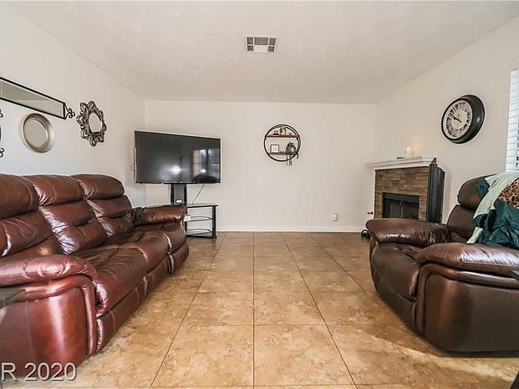 5th image of 2744 Carnation Ln #0
