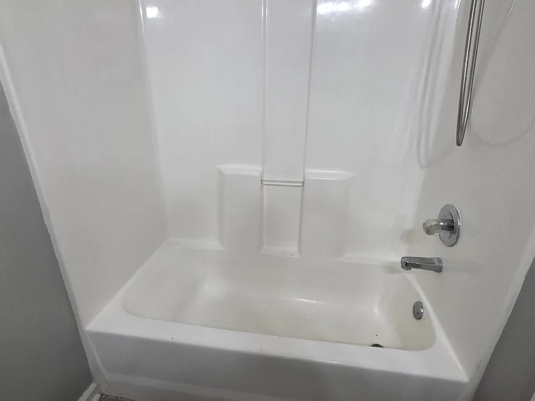 2504 Redvers Ave — Photo 15