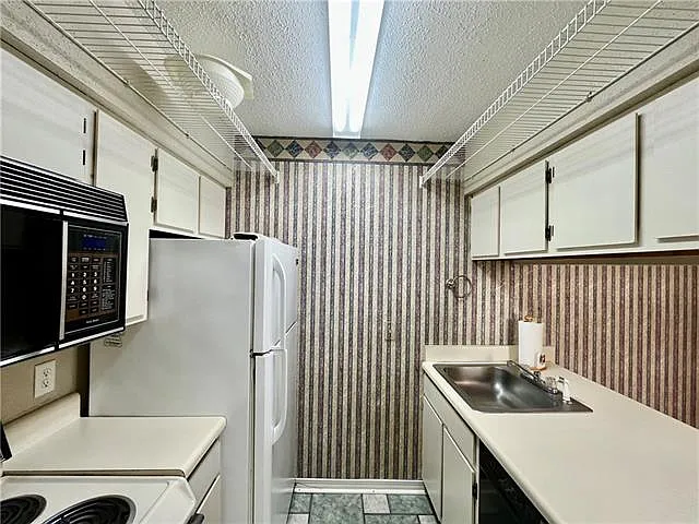 2330 Edenborn Ave #321 — Photo 11