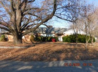 58 Ussery Dr, Lexington, MO 64067