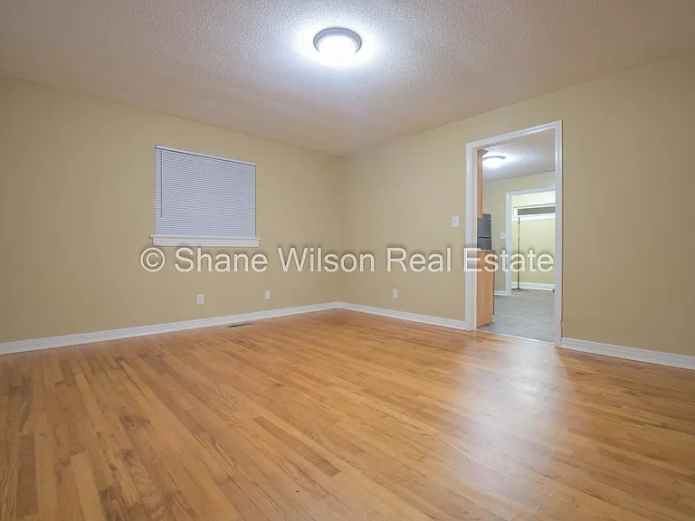 804 Henderson Ave — Photo 12