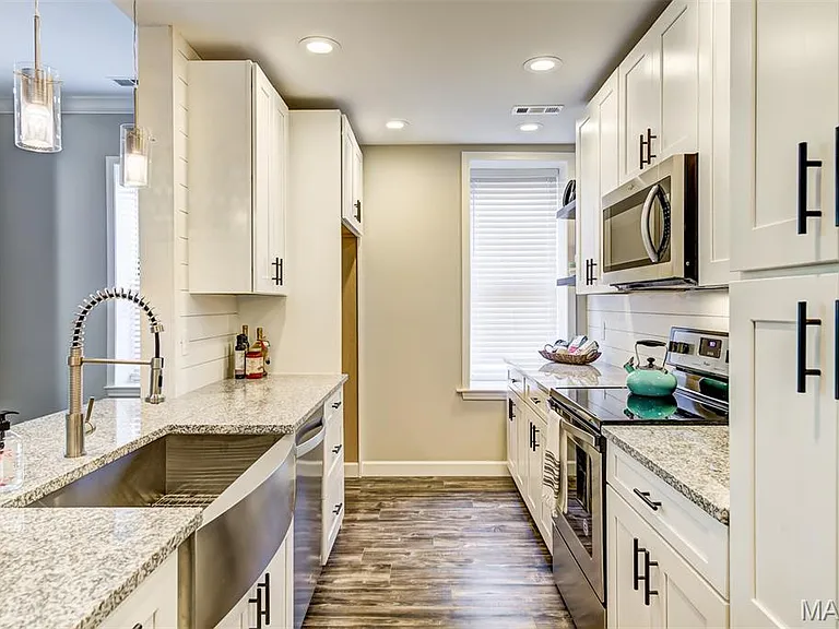 4250 Lindell Blvd #A — Photo 10
