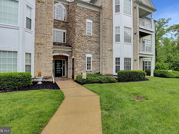 2nd image of 504 Lloyd Pl Unit 7