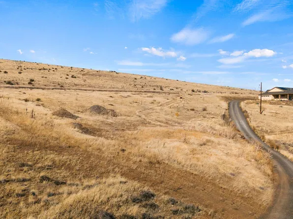 920 Camelot Way, Yakima, WA 98908