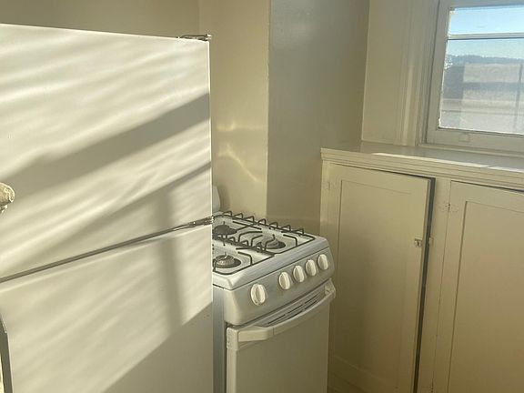 4th image of 2330 Francisco St #19