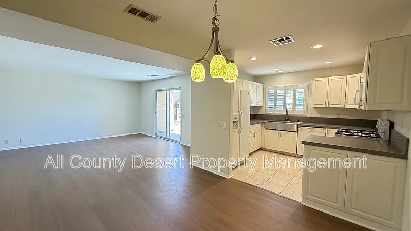 3 bed, 3.0 bath, 1576 sqft, $2,495 — Photo 3
