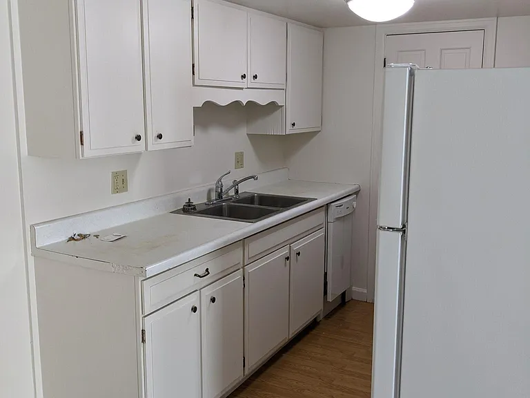 348 College St — Photo 15