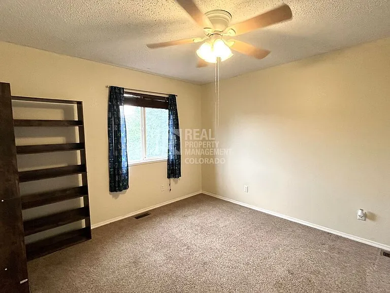 1067 Clogger Ln — Photo 17