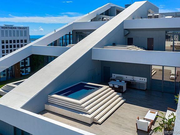 3rd image of 68 SE 6th St Penthouse 4204
