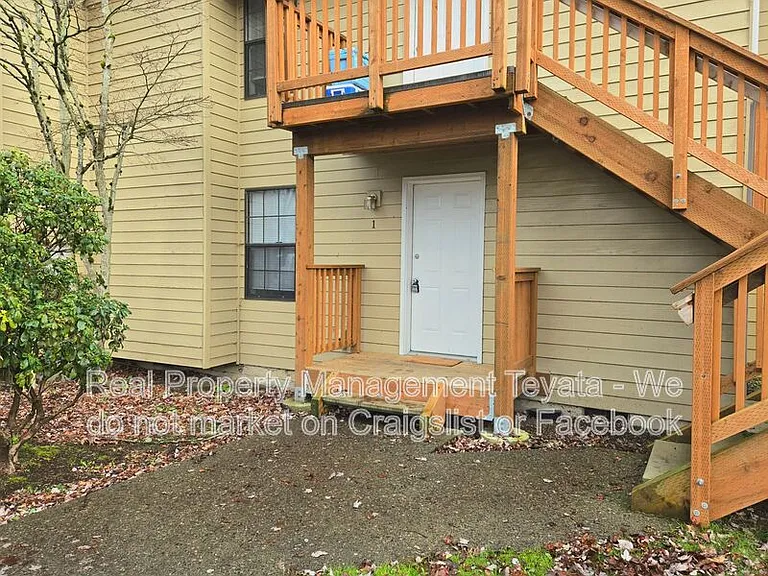 1338 Puget St #1 — Photo 14