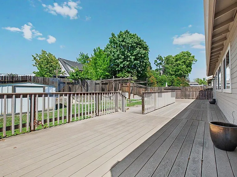 2307 N Cirby Way — Photo 38
