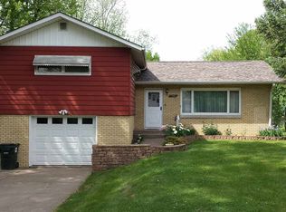 126 W 61st St, Davenport, IA 52806