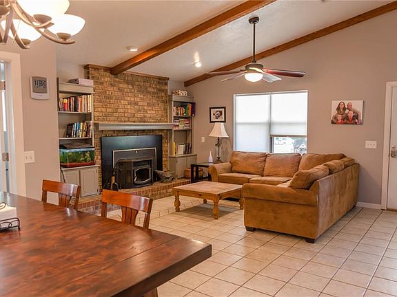 2nd image of 2027 Briarwood St
