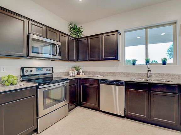 4th image of 751 W Kingman Dr