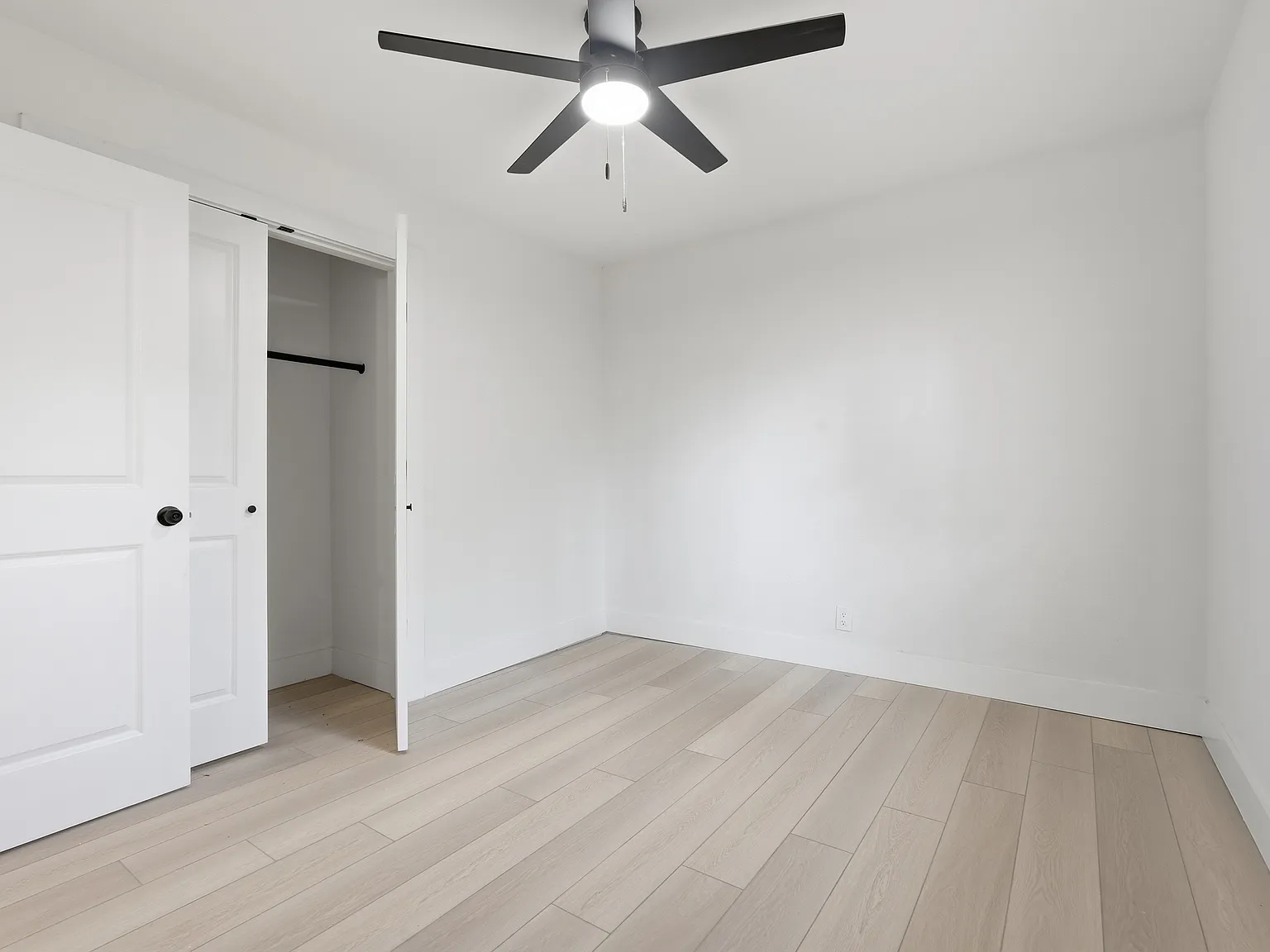 2 bed, 1.5 bath, 1000 sqft, $1,575 — Photo 3