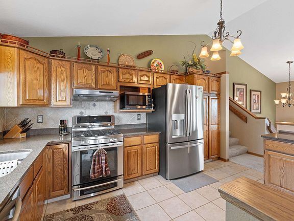 5th image of 551 Fox Run Dr