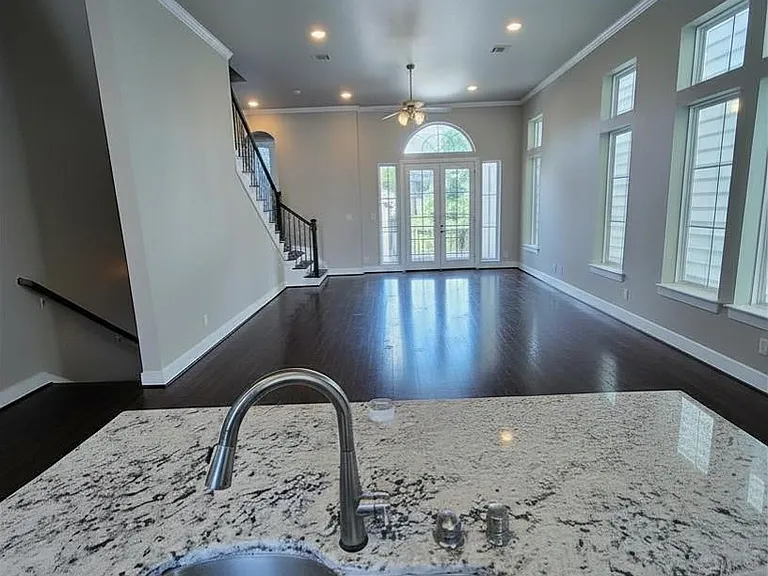2705 Kennedy St — Photo 12
