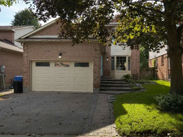 32 Moorcrest Dr, Aurora, ON L4G 3R4