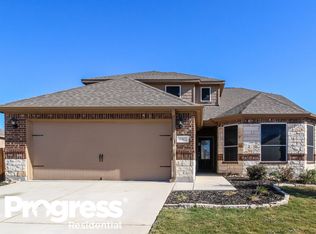 8 Heron Dr, Sanger, TX 76266