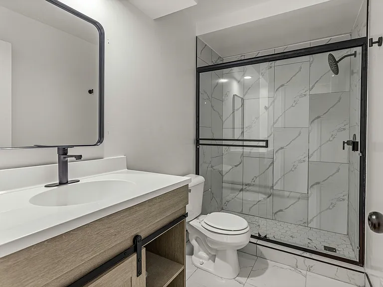 2nd floor Bathroom