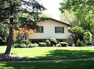 5829 Clover Dr, Lisle, IL