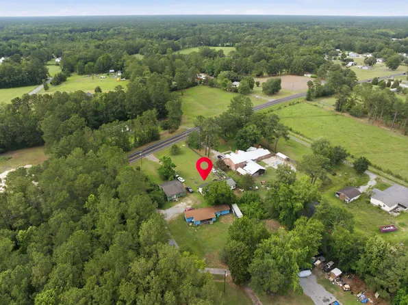 208 Rae Ln, Bonneau, SC 29431