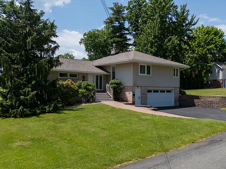 111 Woodland Ave — Photo 1
