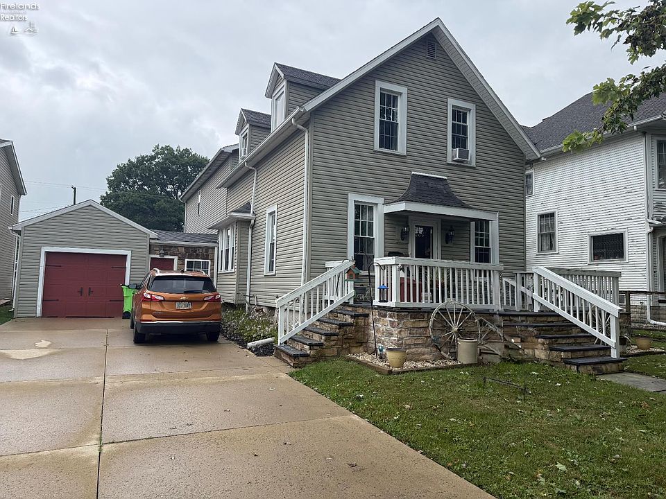 1st image of 813 N Main St