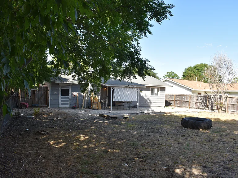 505 Oak Dr — Photo 16