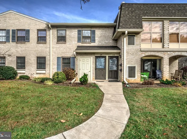 129 Valleybrook Dr, Lancaster, PA 17601