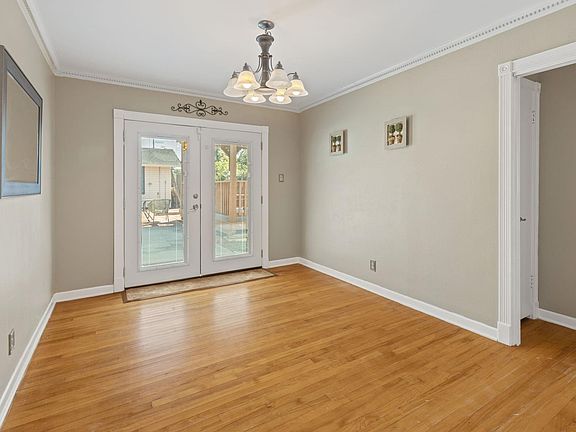 4th image of 3933 Elston St