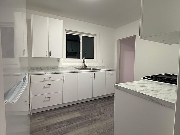 3rd image of 318 Marlow St