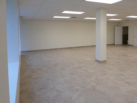 4th image of 470 Midland Ave
