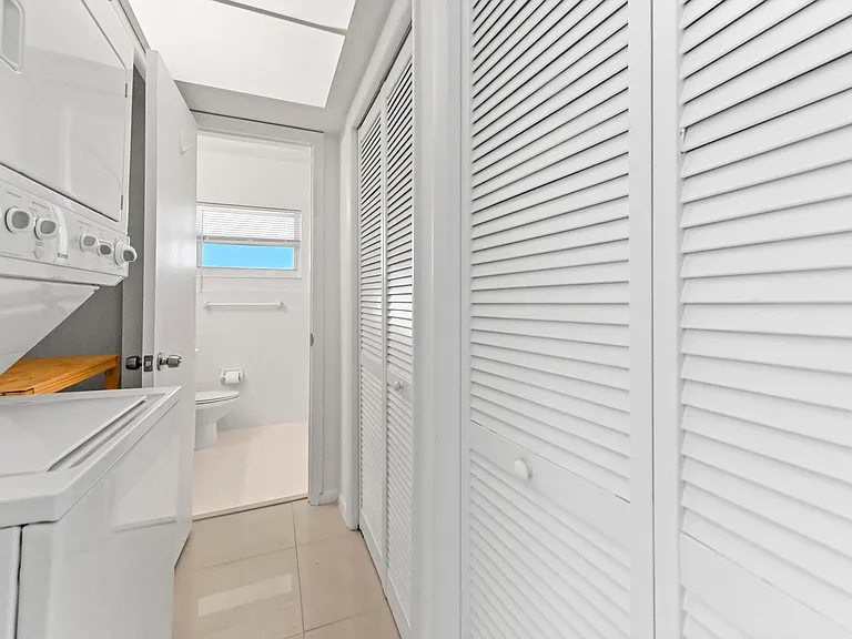 2755 NE 28th Ave #F1 — Photo 13