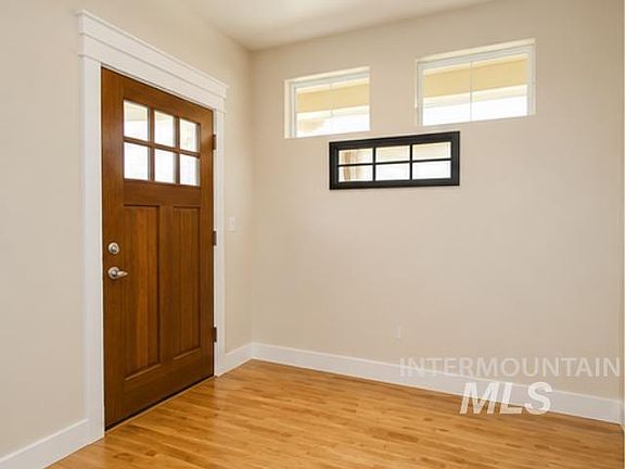 2nd image of 1013 E Legacy View Dr