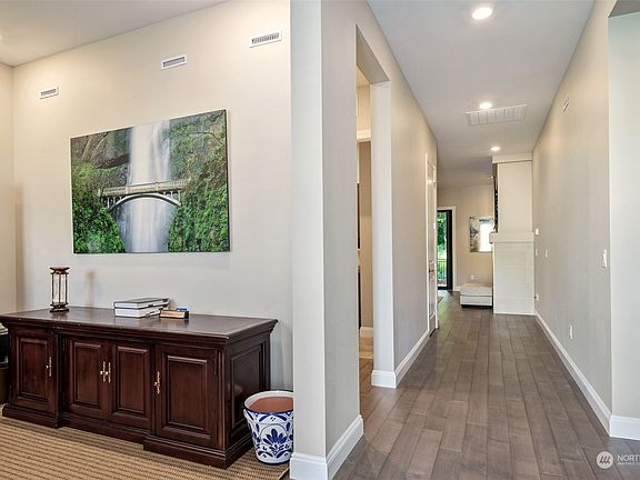 5th image of 15038 183rd Avenue E