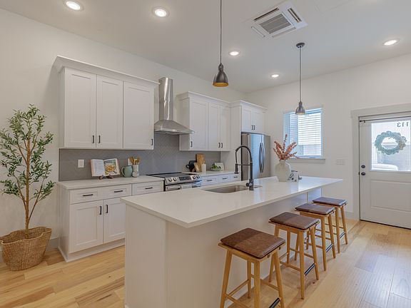 5th image of 899 Cherokee Blvd #113-B