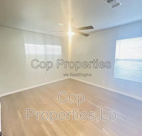 2914 Greenacres St — Photo 13