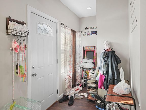 3rd image of 4023 Deodar St