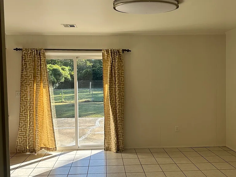 1772 N Oakland Ave — Photo 12