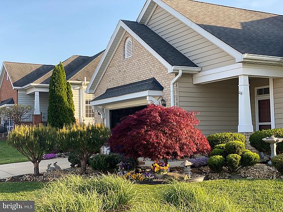 3rd image of 110 Hawthorne Greene Cir