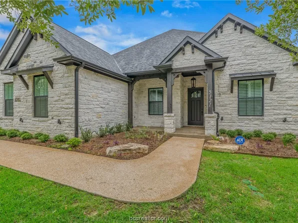 5121 Inverness Dr, Bryan, TX 77802