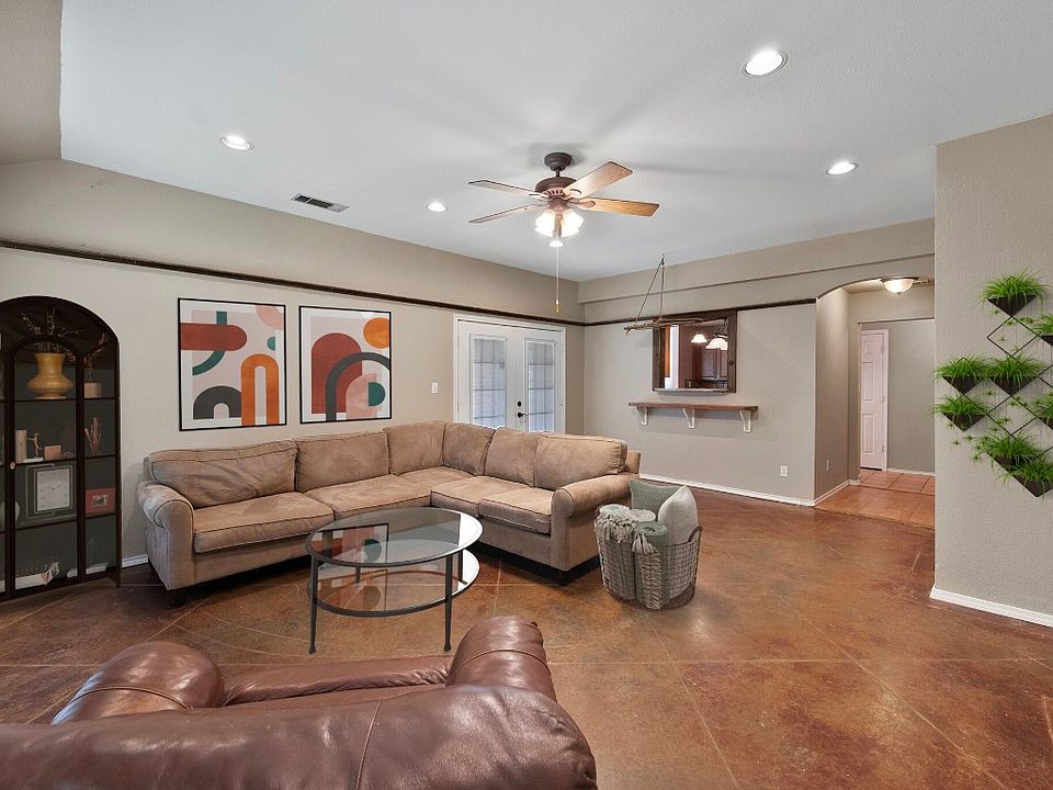 1st image of 1212 Hidden Oaks Dr