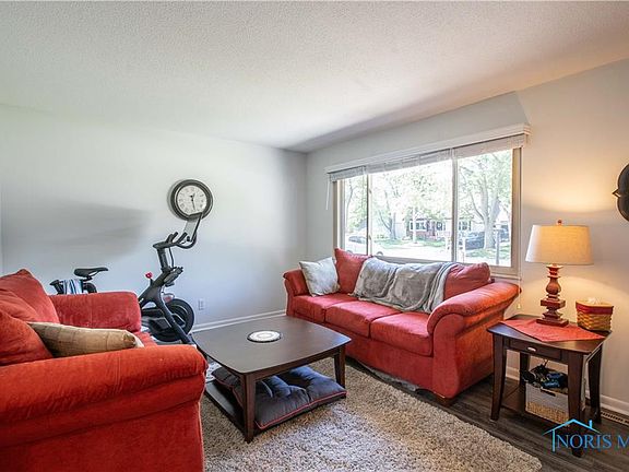 4th image of 1036 Fort Dr