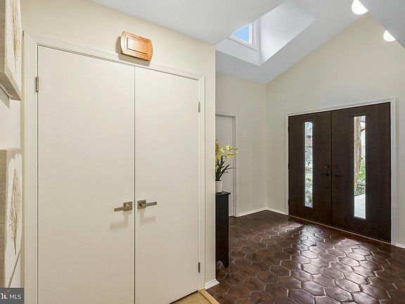 5th image of 3410 White Oak Ct