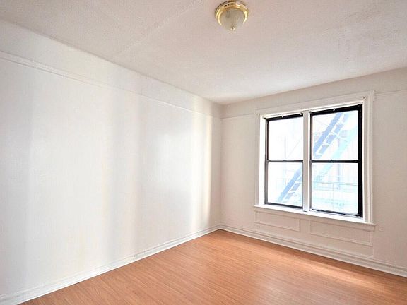 4th image of 2640 Morris Avenue