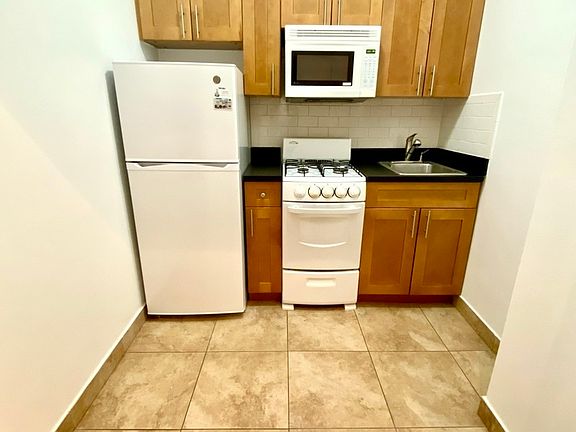 5th image of 411 E 81st St APT 4b